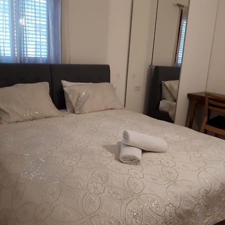 Hotel Etty'S House Petach Tikva Esterno foto