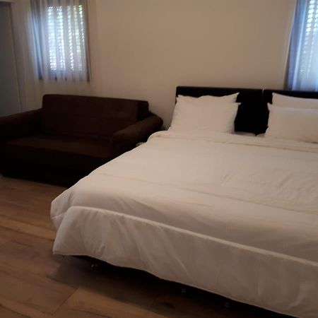 Hotel Etty'S House Petach Tikva Esterno foto