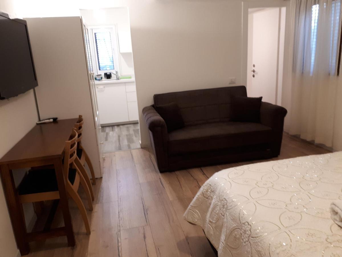Hotel Etty'S House Petach Tikva Esterno foto
