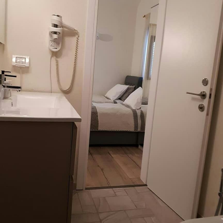 Hotel Etty'S House Petach Tikva Esterno foto